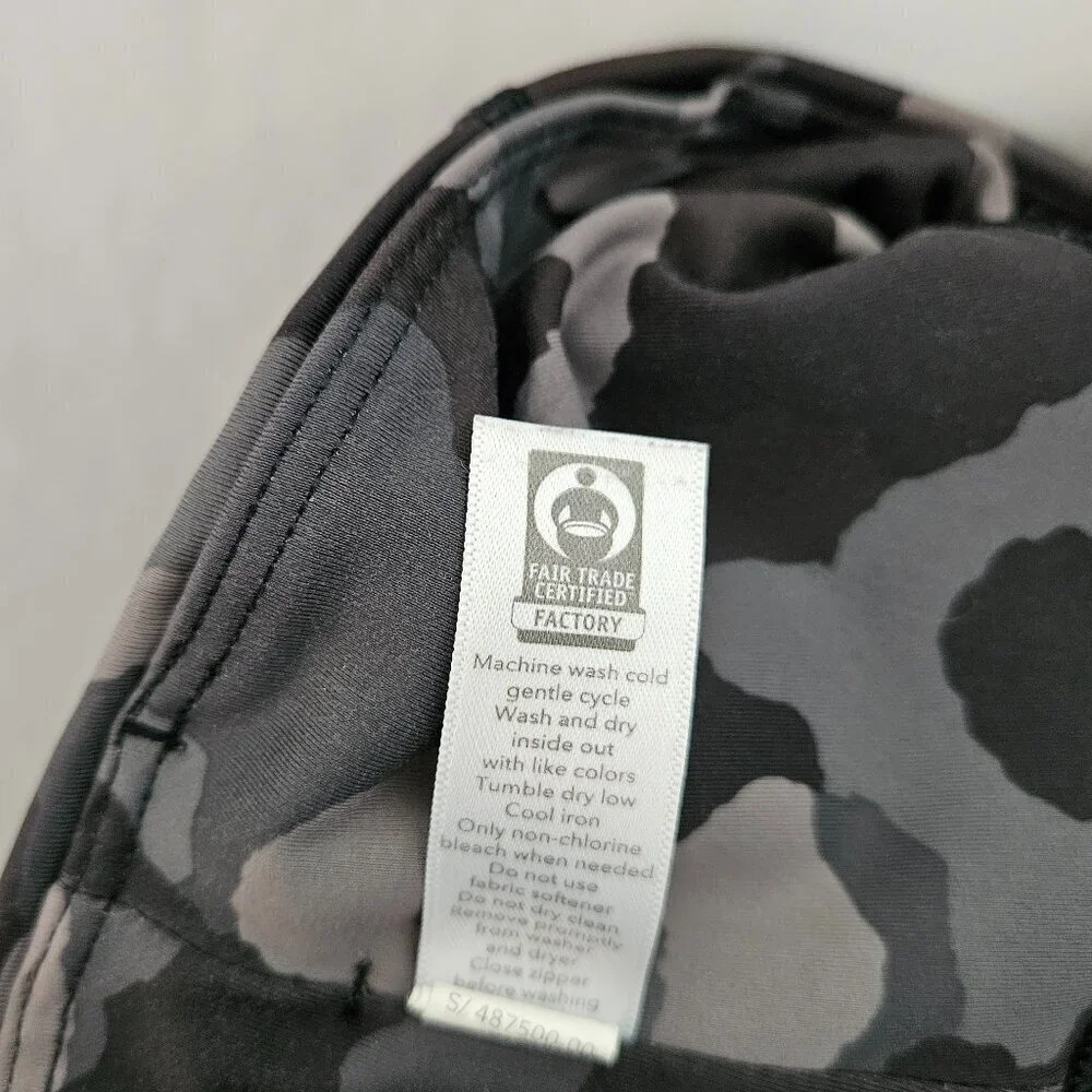 ATHLETA Lightning Camo 7/8 Tight Legging Black/Gray L 487500-00